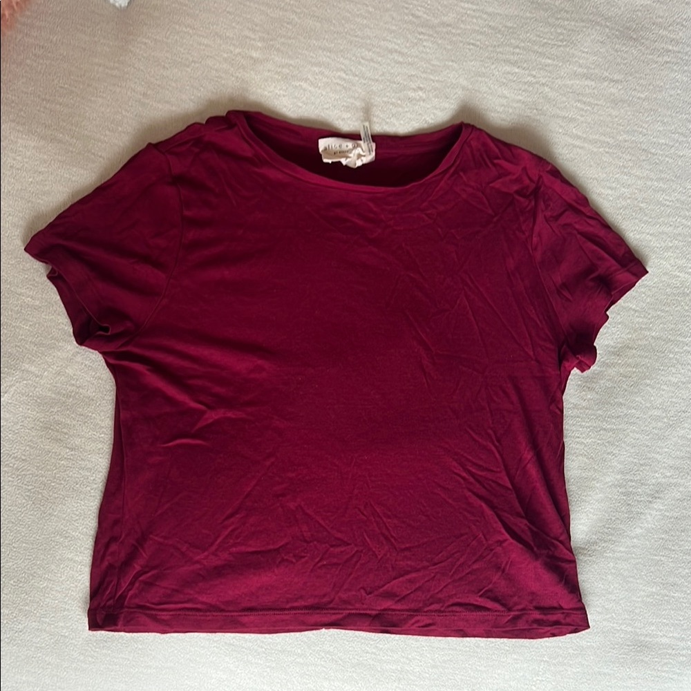Alice + Olivia Red Cropped Short Sleeve T-Shirt